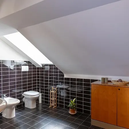Appartement Large Apartment With Parking Space